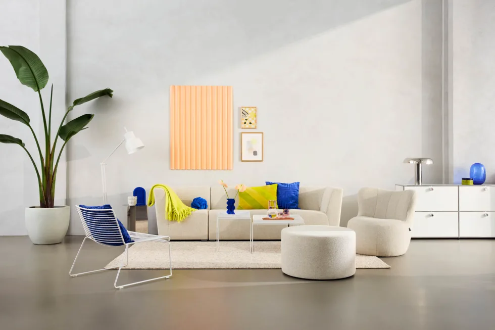 Lounge-Setting in leuchtenden Farben „Color Rush! Dopamine Colors für Ihre Lounge“ aus der Serie 