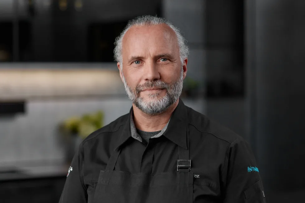 Warendorf Designküche mit Testimonial Heiko Antoniewicz – Markenfotografie für Unternehmensauftritt
